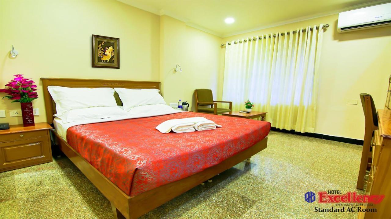 Hotel Excellency Kochi Exterior foto
