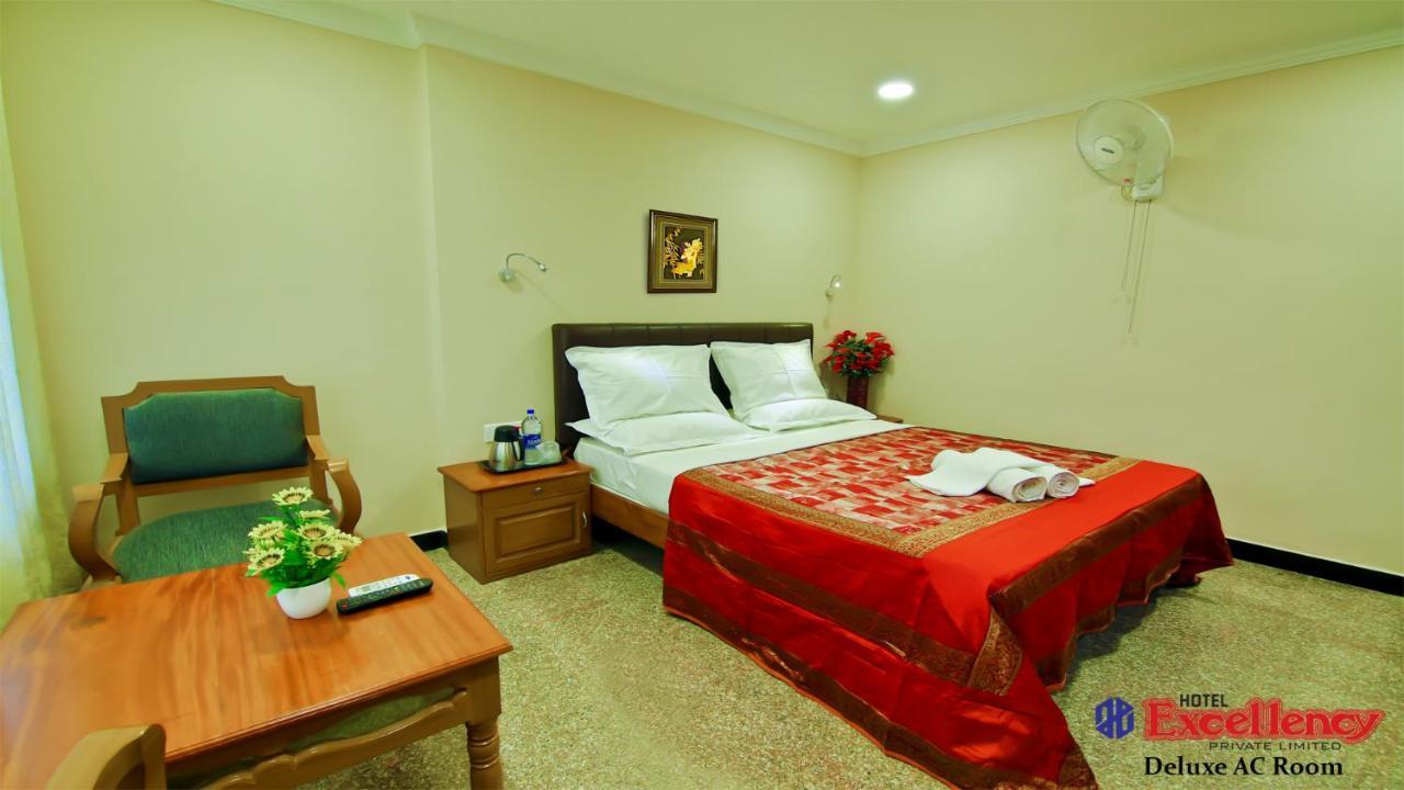 Hotel Excellency Kochi Exterior foto